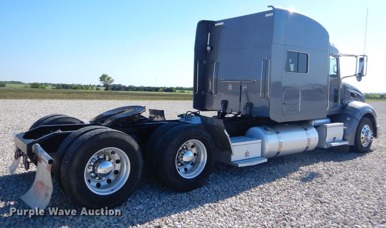 image for item GN9339 2014 Peterbilt 389 semi truck