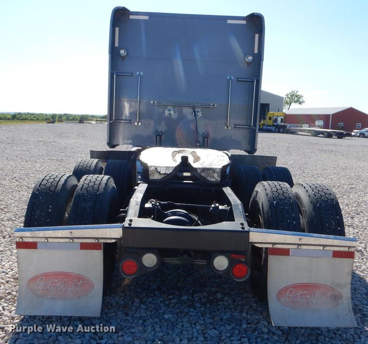 image for item GN9339 2014 Peterbilt 389 semi truck