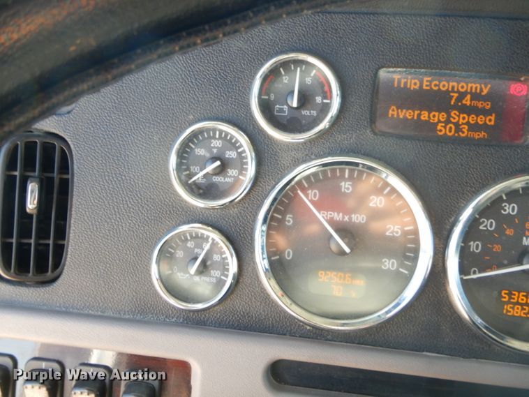 image for item GN9339 2014 Peterbilt 389 semi truck