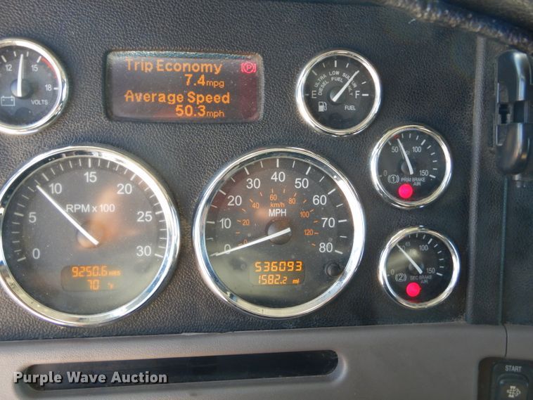 image for item GN9339 2014 Peterbilt 389 semi truck