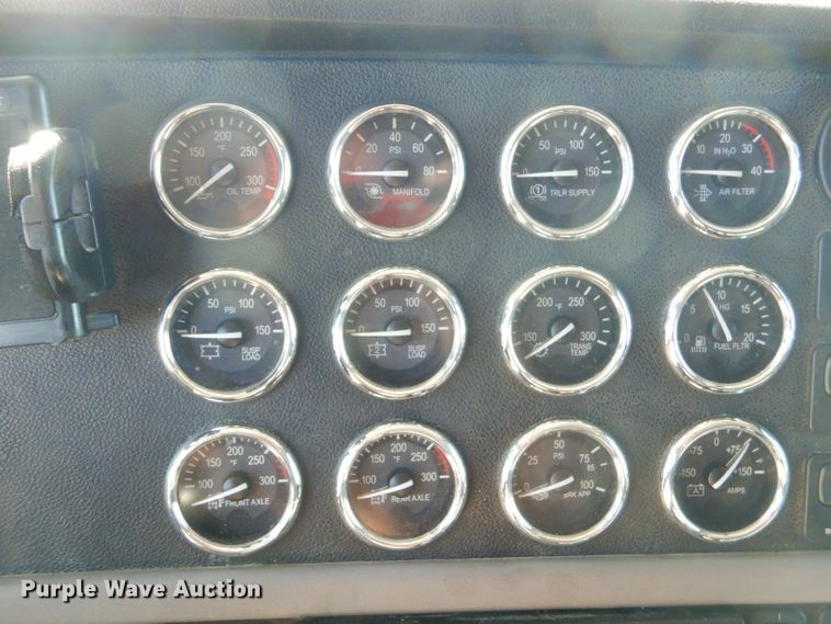 image for item GN9339 2014 Peterbilt 389 semi truck