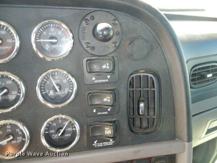 image for item GN9339 2014 Peterbilt 389 semi truck