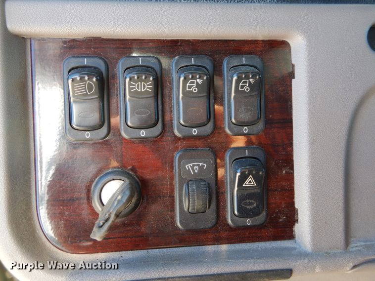 image for item GN9339 2014 Peterbilt 389 semi truck