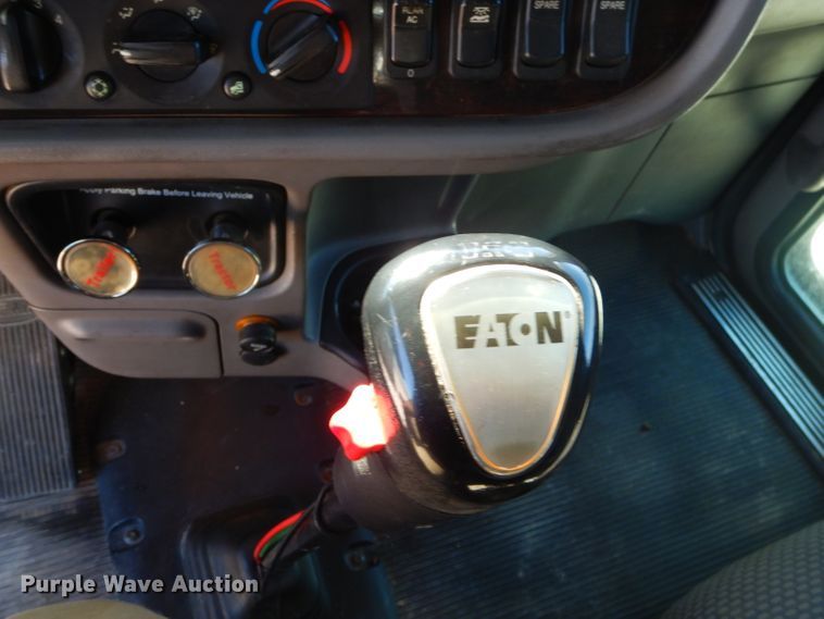 image for item GN9339 2014 Peterbilt 389 semi truck