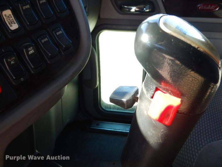 image for item GN9339 2014 Peterbilt 389 semi truck