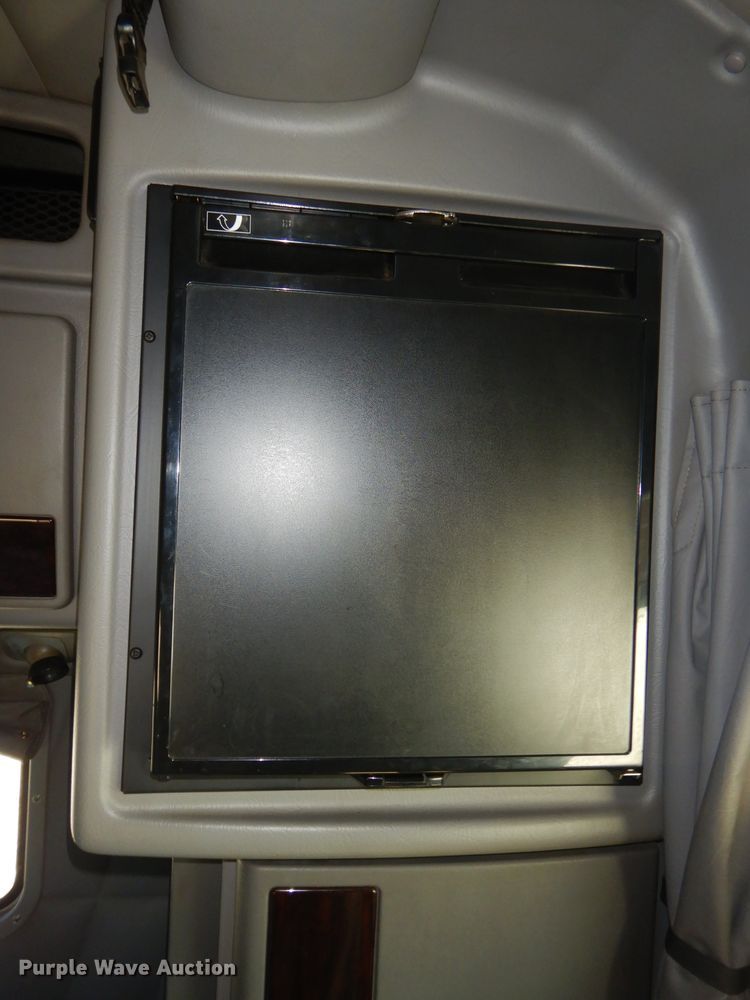 image for item GN9339 2014 Peterbilt 389 semi truck