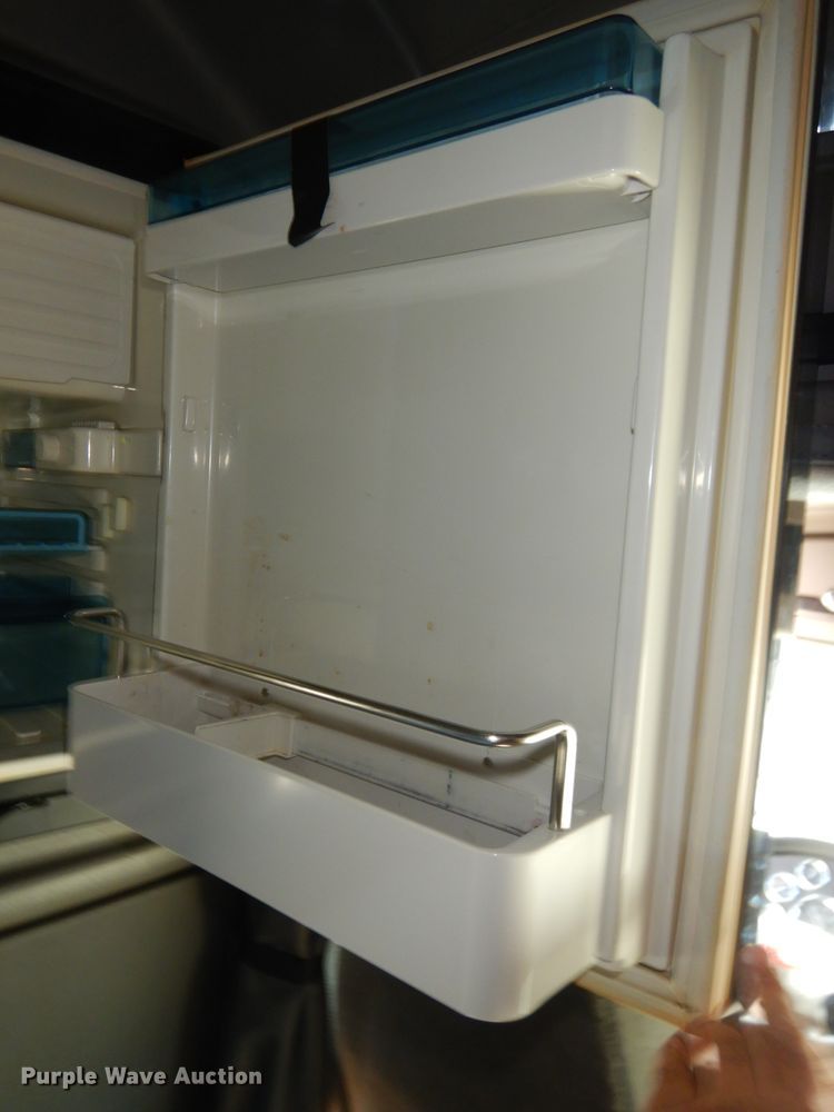 image for item GN9339 2014 Peterbilt 389 semi truck