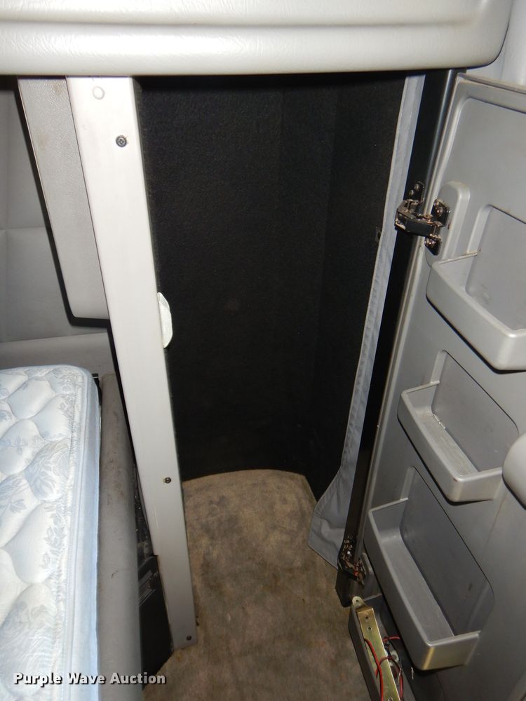 image for item GN9339 2014 Peterbilt 389 semi truck