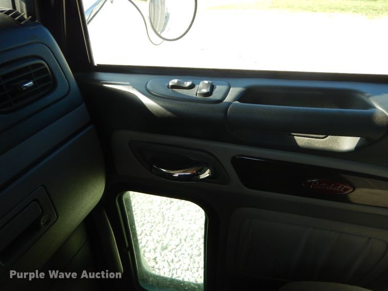 image for item GN9339 2014 Peterbilt 389 semi truck