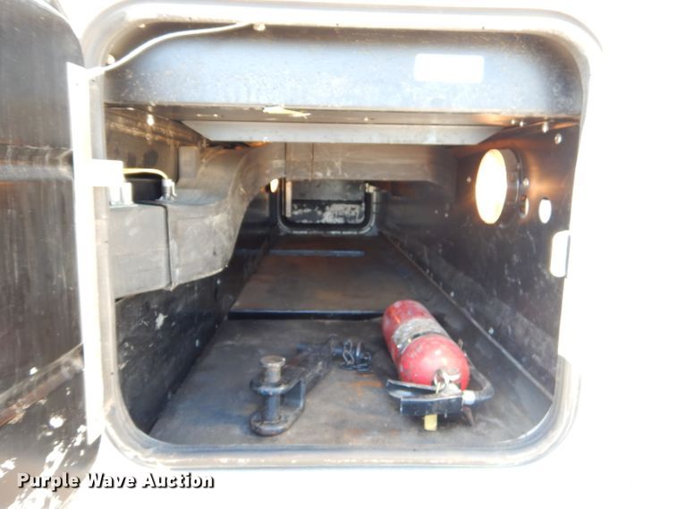 image for item GN9339 2014 Peterbilt 389 semi truck