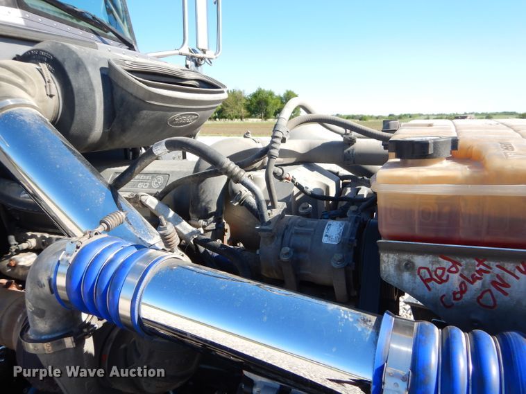 image for item GN9339 2014 Peterbilt 389 semi truck