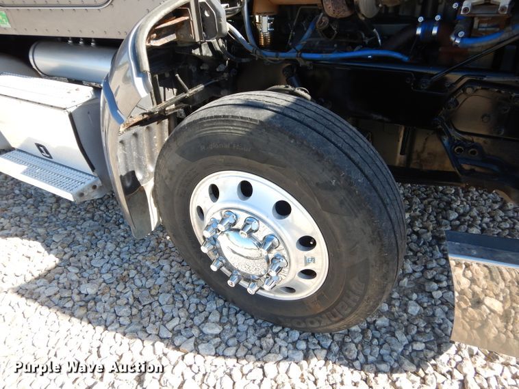 image for item GN9339 2014 Peterbilt 389 semi truck