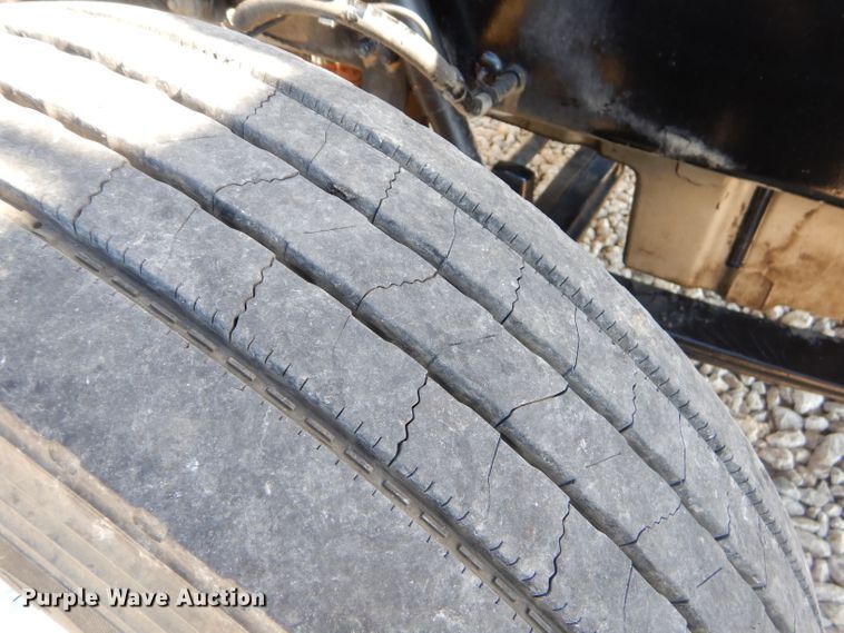 image for item GN9339 2014 Peterbilt 389 semi truck