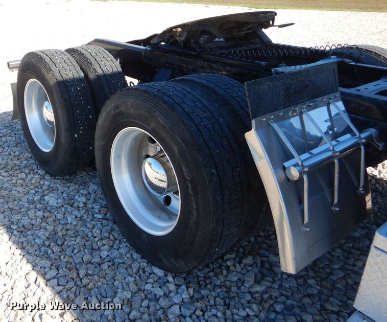 image for item GN9339 2014 Peterbilt 389 semi truck