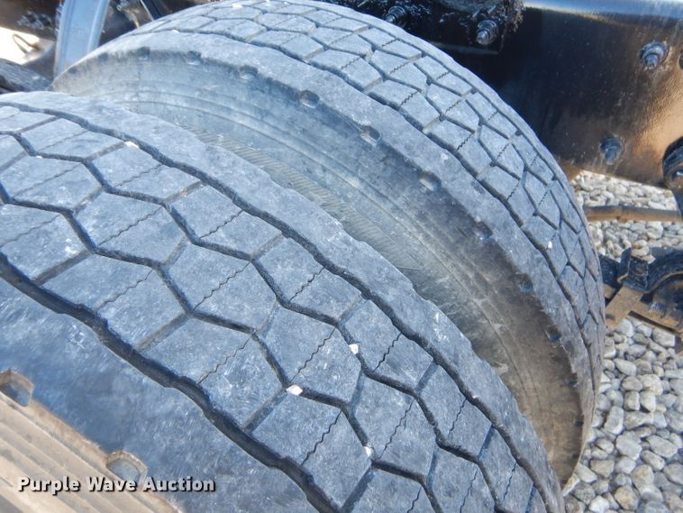 image for item GN9339 2014 Peterbilt 389 semi truck