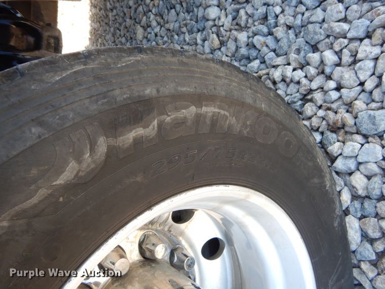 image for item GN9339 2014 Peterbilt 389 semi truck