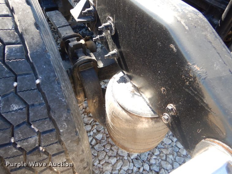 image for item GN9339 2014 Peterbilt 389 semi truck