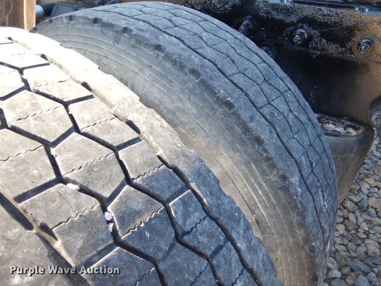 image for item GN9339 2014 Peterbilt 389 semi truck