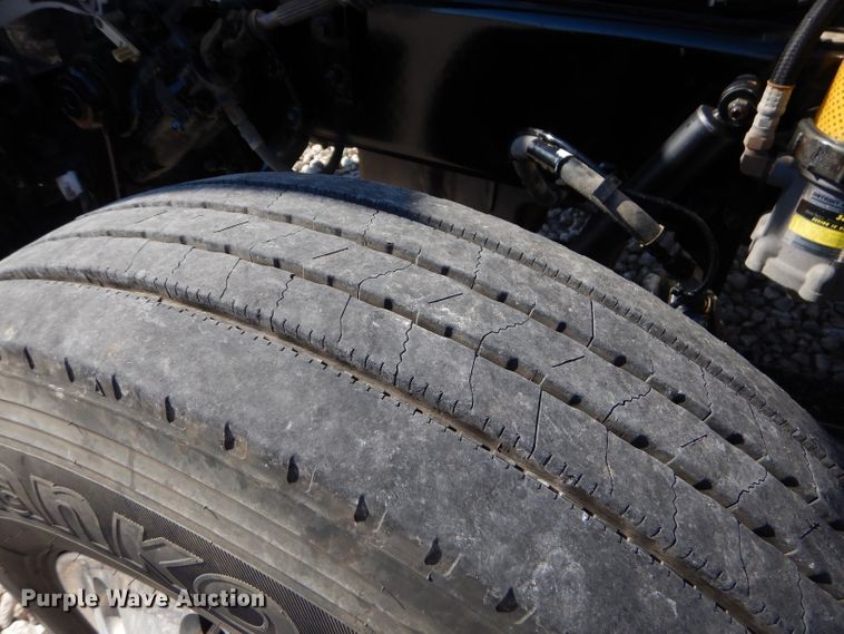 image for item GN9339 2014 Peterbilt 389 semi truck