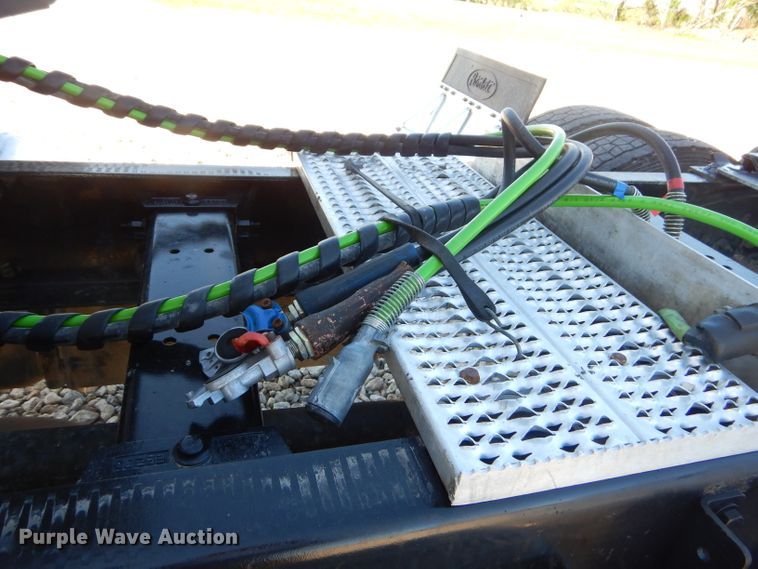 image for item GN9339 2014 Peterbilt 389 semi truck