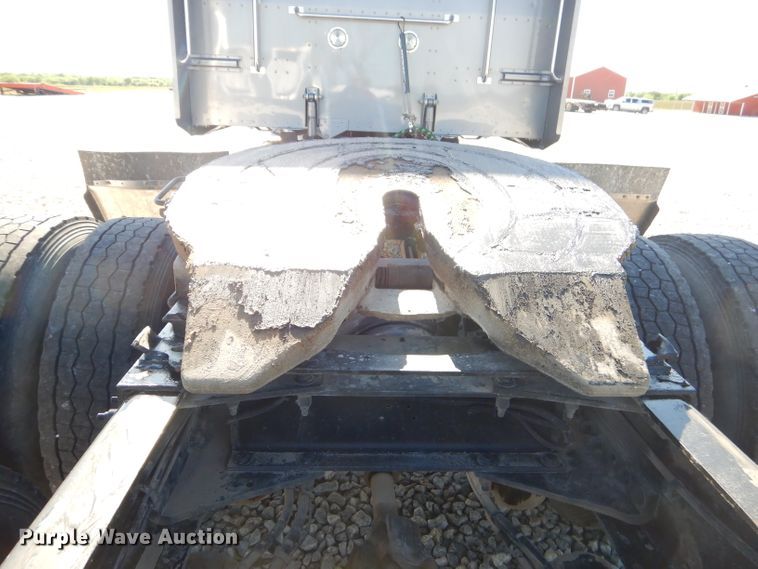 image for item GN9339 2014 Peterbilt 389 semi truck