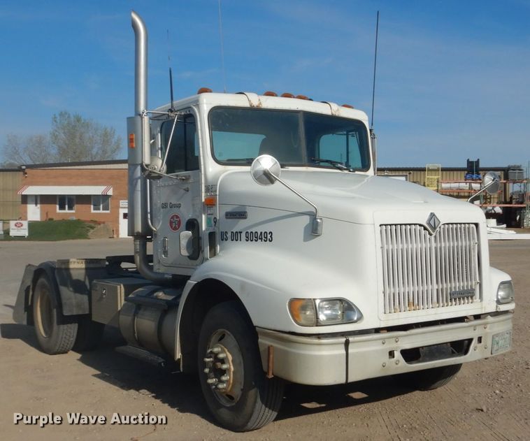 image for item GW9792 1999 International 9100 semi truck
