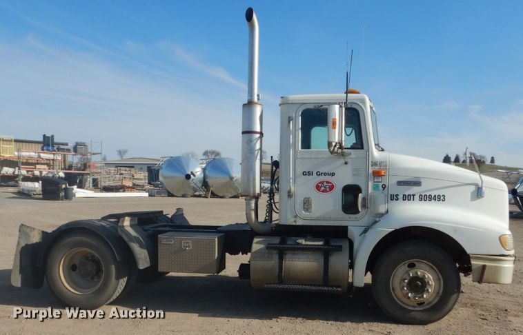 image for item GW9792 1999 International 9100 semi truck