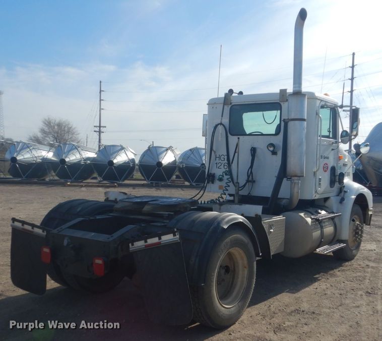 image for item GW9792 1999 International 9100 semi truck