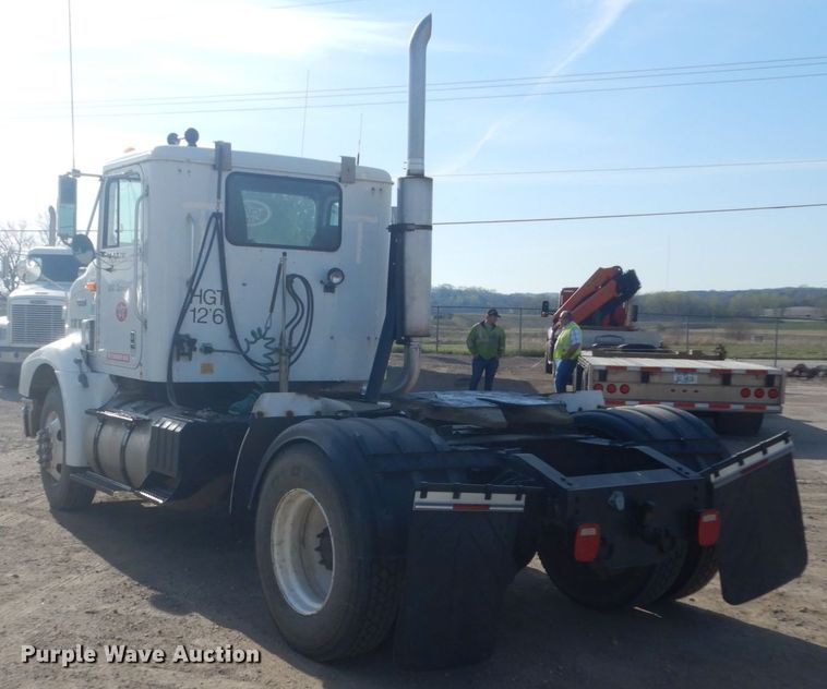 image for item GW9792 1999 International 9100 semi truck