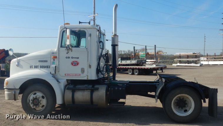 image for item GW9792 1999 International 9100 semi truck