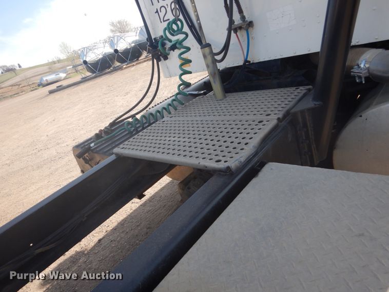 image for item GW9792 1999 International 9100 semi truck