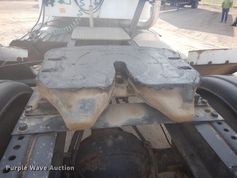 image for item GW9792 1999 International 9100 semi truck