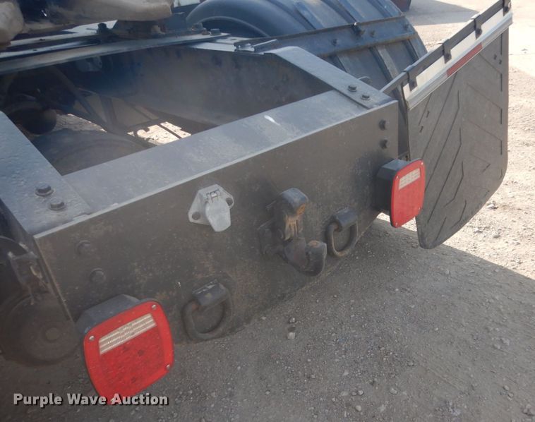 image for item GW9792 1999 International 9100 semi truck