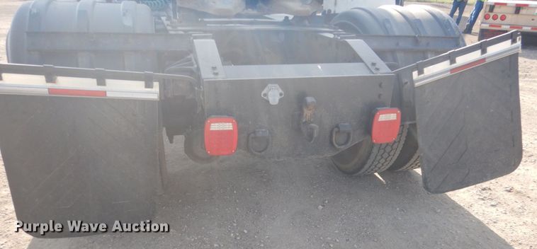 image for item GW9792 1999 International 9100 semi truck