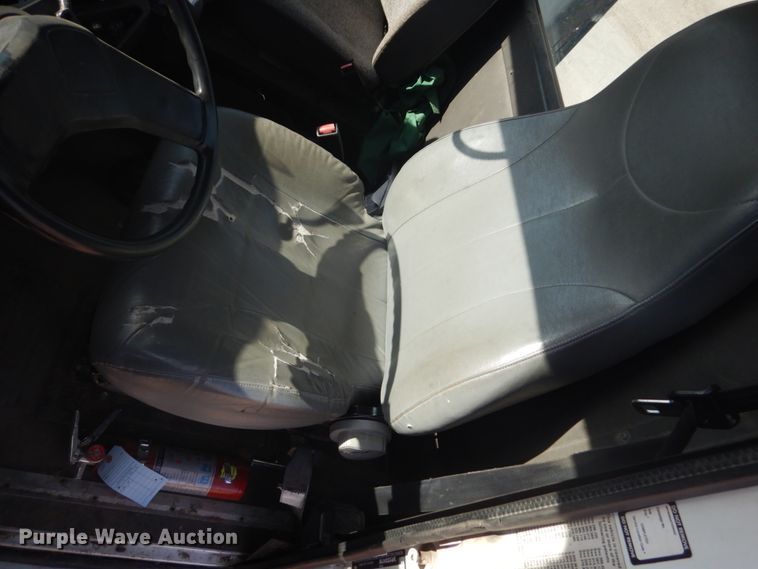 image for item GW9792 1999 International 9100 semi truck