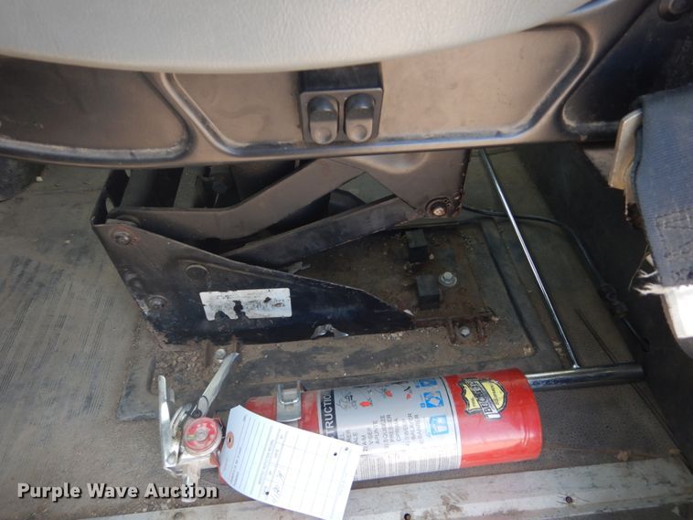 image for item GW9792 1999 International 9100 semi truck