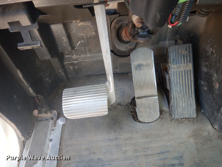 image for item GW9792 1999 International 9100 semi truck