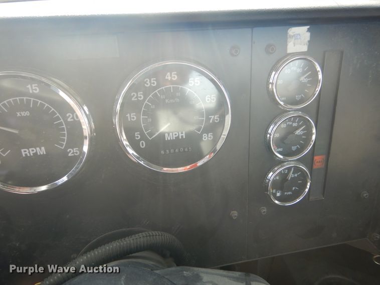 image for item GW9792 1999 International 9100 semi truck