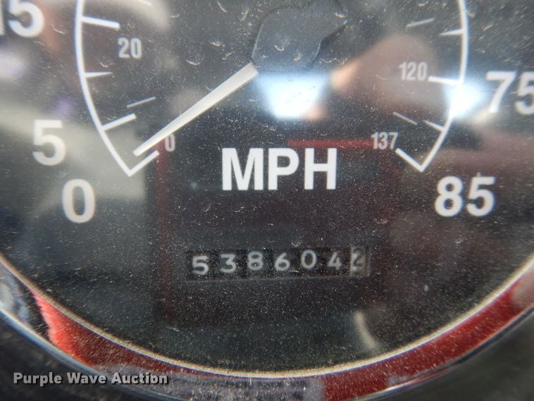 image for item GW9792 1999 International 9100 semi truck