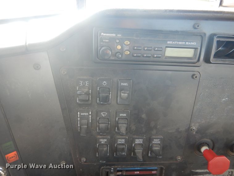 image for item GW9792 1999 International 9100 semi truck