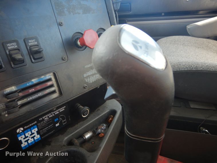 image for item GW9792 1999 International 9100 semi truck