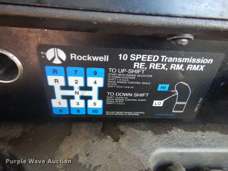 image for item GW9792 1999 International 9100 semi truck