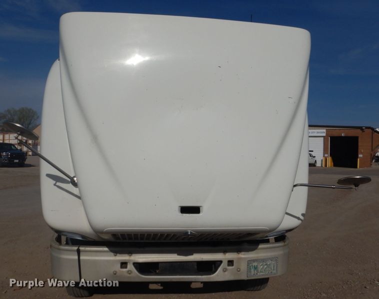 image for item GW9792 1999 International 9100 semi truck