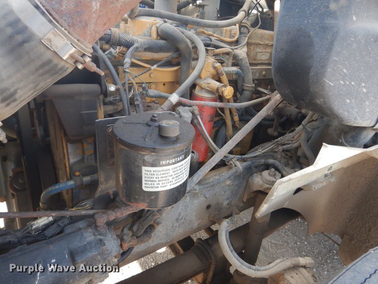 image for item GW9792 1999 International 9100 semi truck