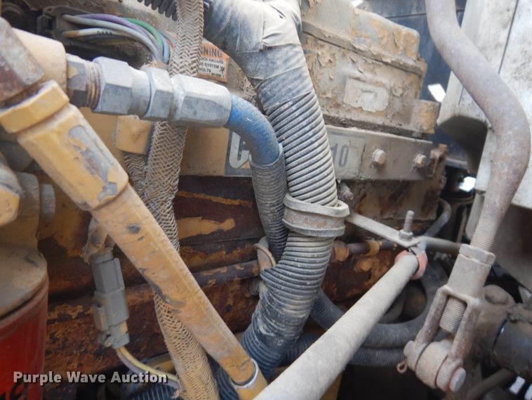 image for item GW9792 1999 International 9100 semi truck