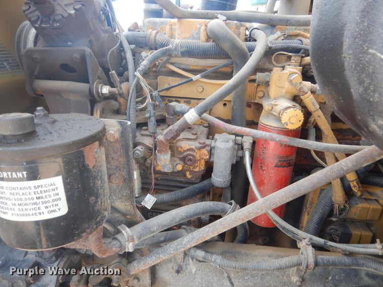 image for item GW9792 1999 International 9100 semi truck