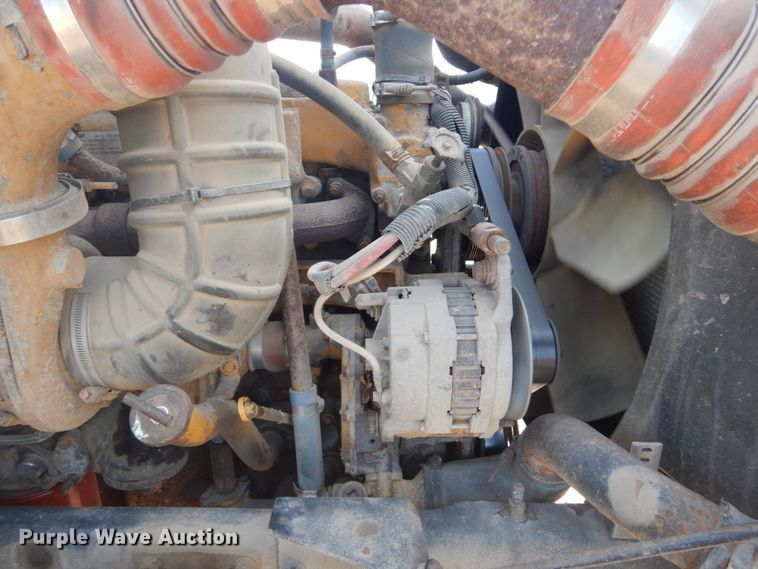 image for item GW9792 1999 International 9100 semi truck