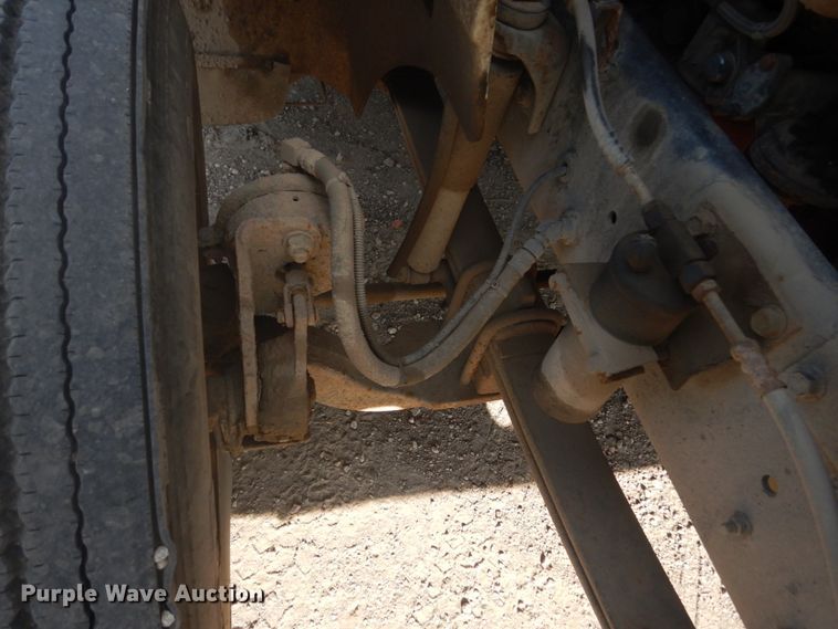 image for item GW9792 1999 International 9100 semi truck