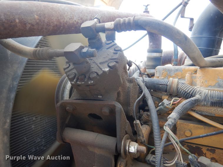 image for item GW9792 1999 International 9100 semi truck