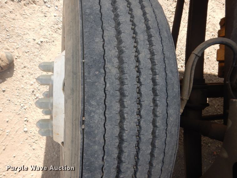 image for item GW9792 1999 International 9100 semi truck